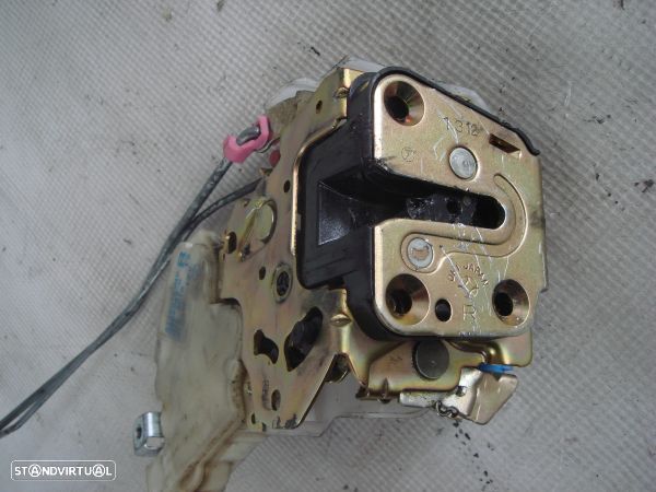 Fecho Da Porta Trás Dto Subaru Impreza Três Volumes (Gd) - 2