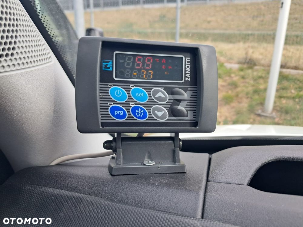 Iveco Daily 35S18 izoterma 8 EP z spojlerem i agregatem - 20