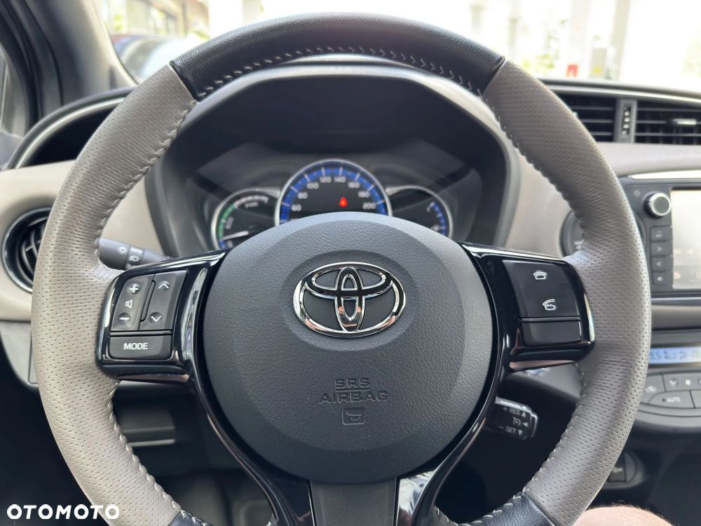 Toyota Yaris Hybrid 100 Selection Platinum - 21