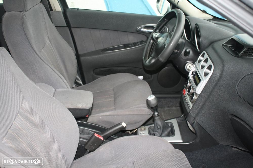 Alfa Romeo 156 1.9 JTD - 32