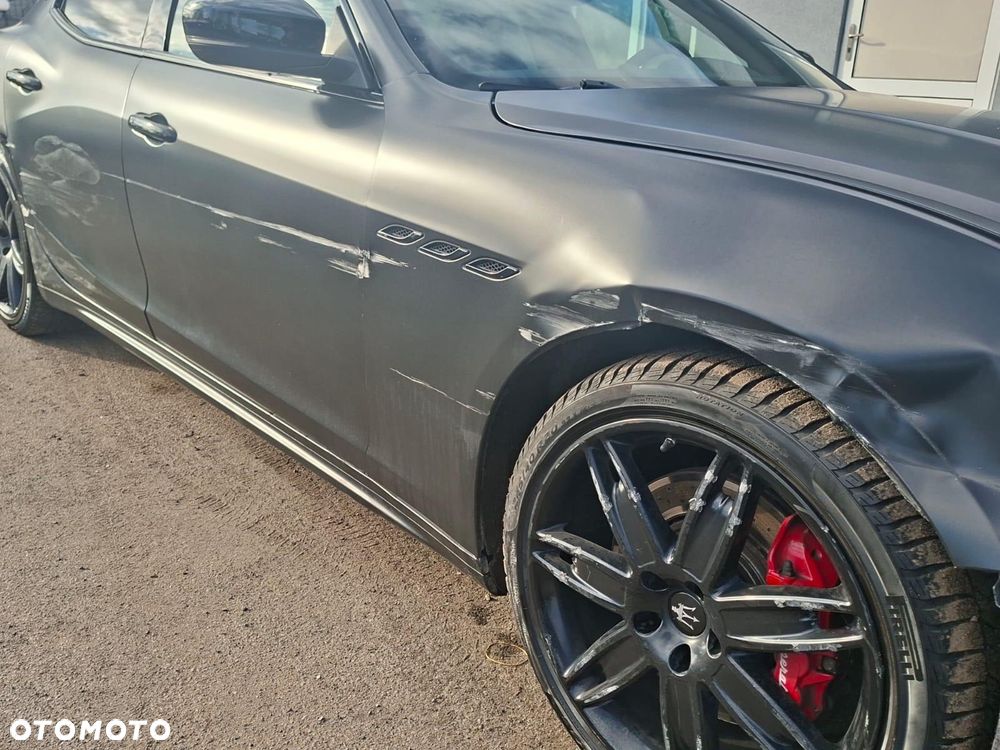 Maserati Ghibli GranSport - 12