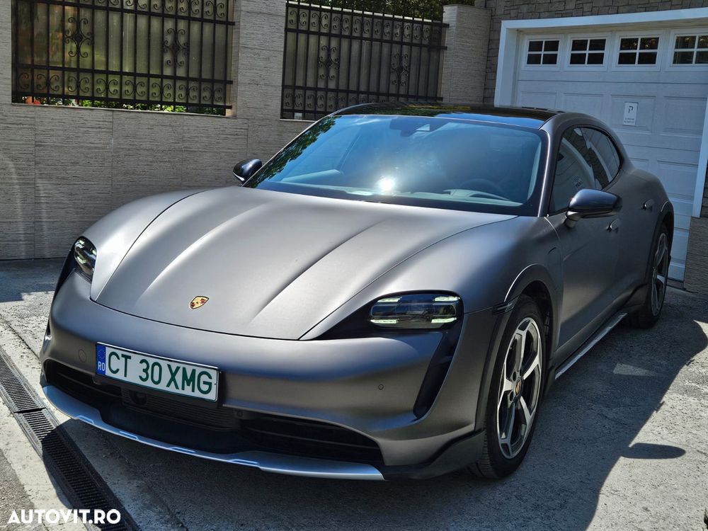 Porsche Taycan 4 - 5