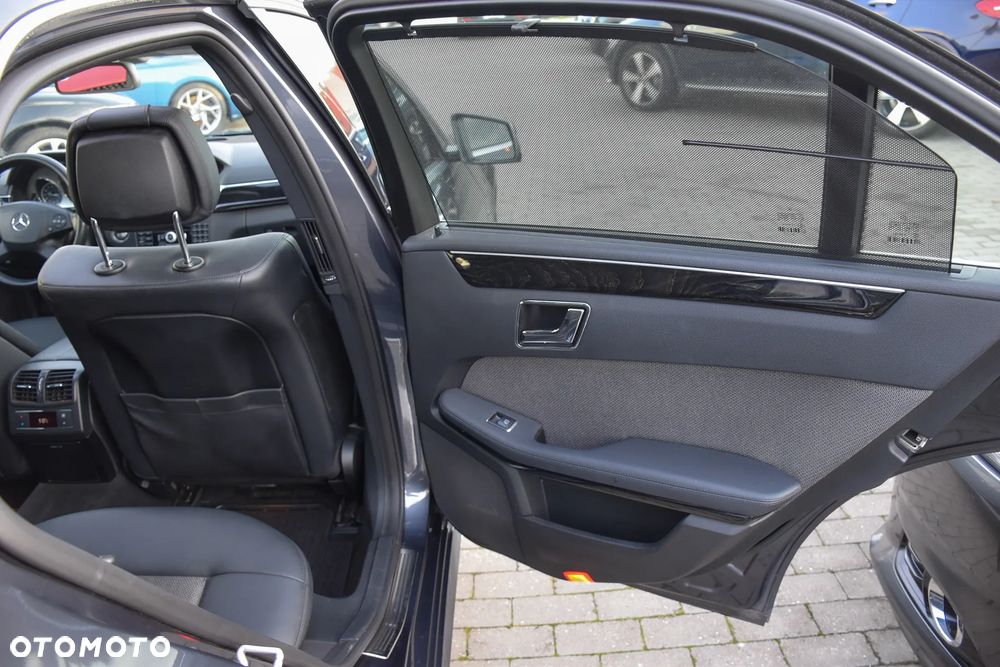 Mercedes-Benz Klasa E 350 CDI DPF 4Matic BlueEFFICIENCY 7G-TRONIC Avantgarde - 31