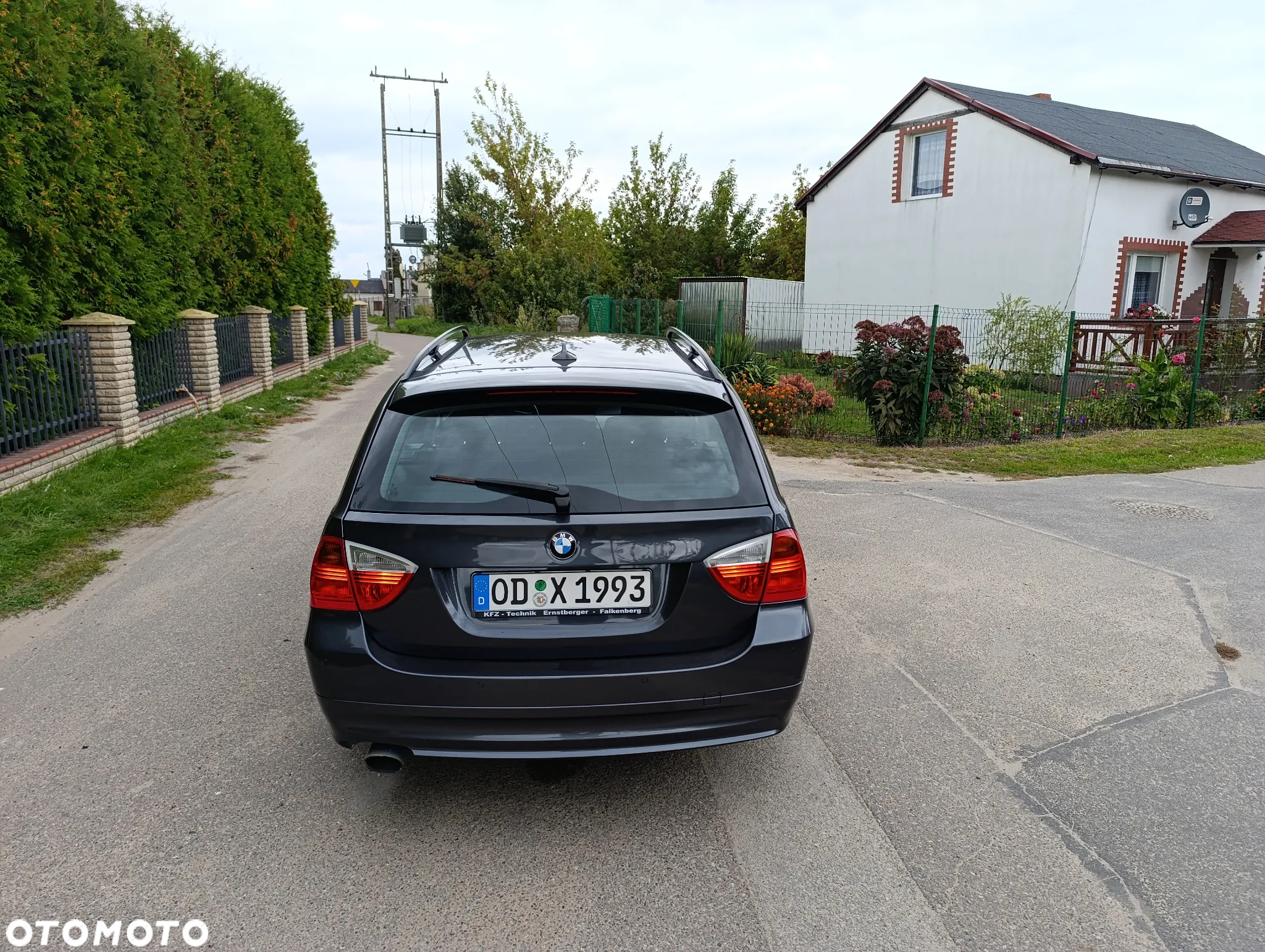 BMW Seria 3 318i Touring - 9