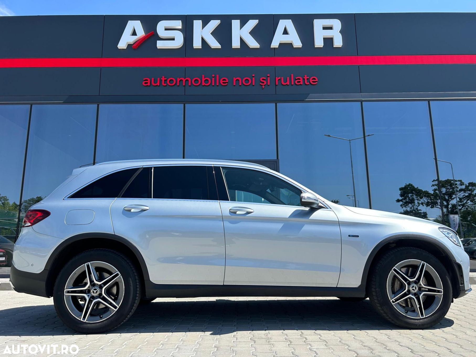 Mercedes-Benz GLC 300 e 4Matic 9G-TRONIC AMG Line - 4