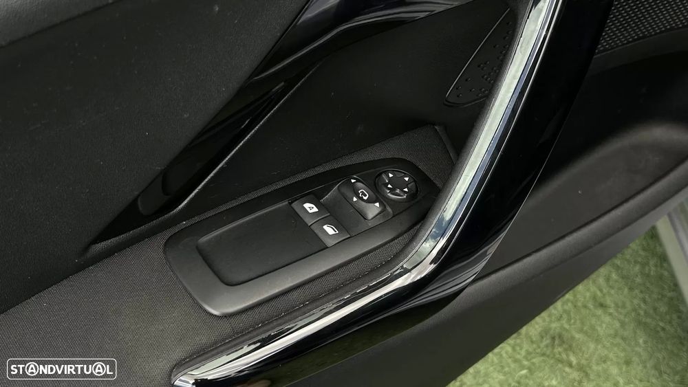 Peugeot 208 1.2 PureTech Signature - 19