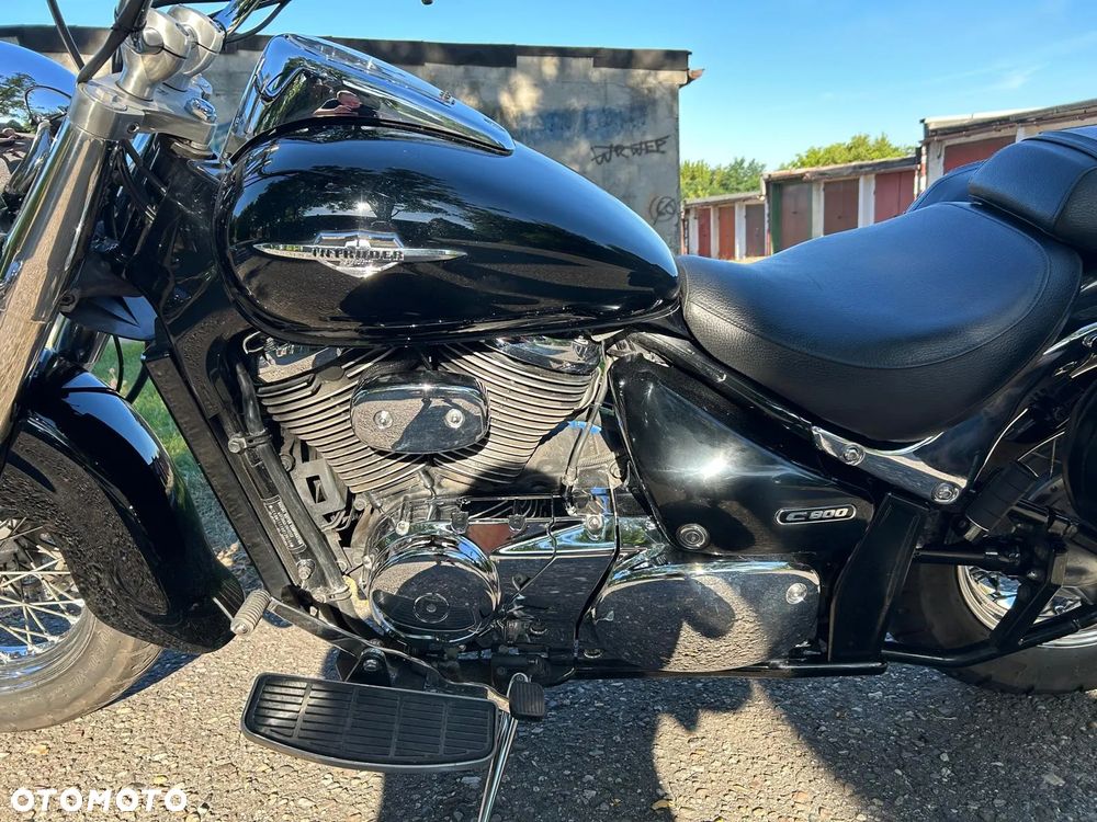 Suzuki Intruder - 10