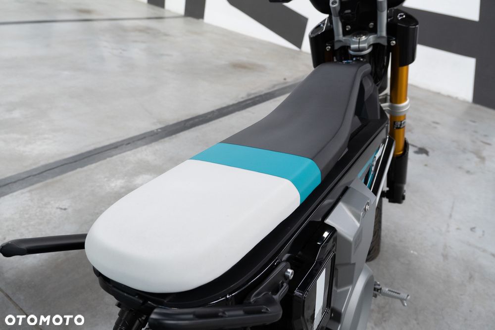 BMW CE 02 - 25