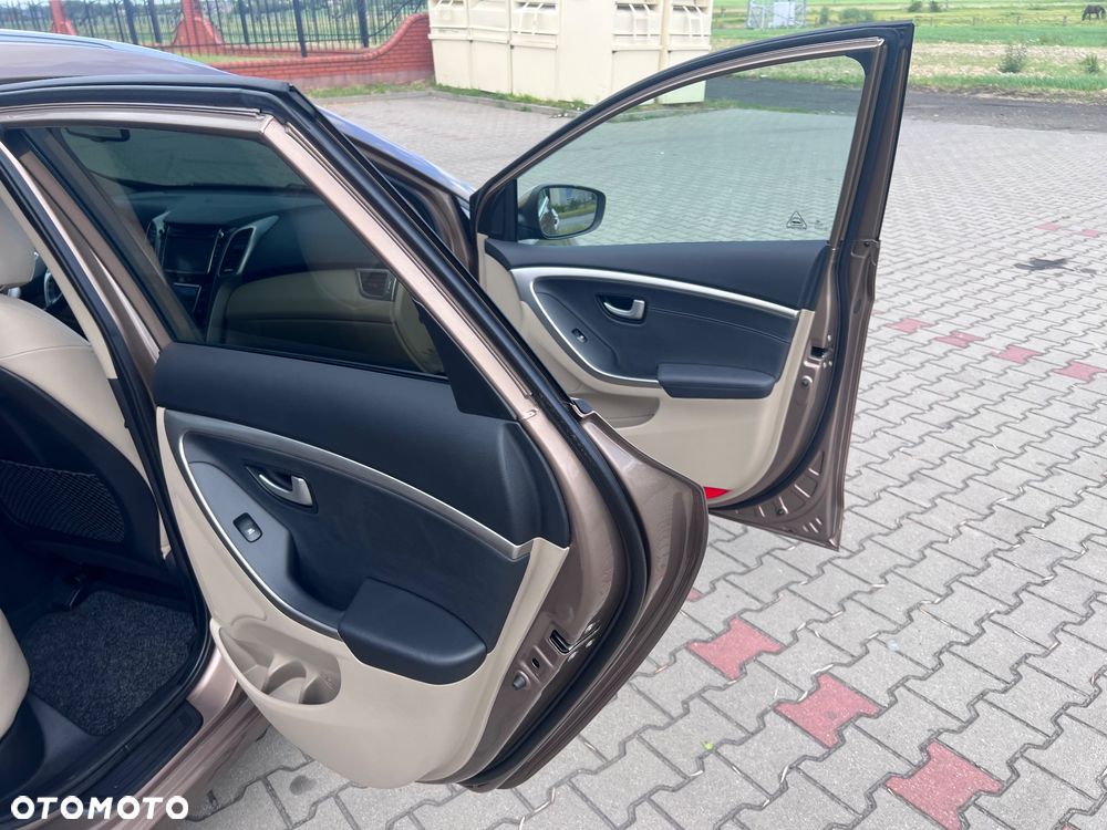 Hyundai i30 i30cw blue 1.6 CRDi Trend - 21