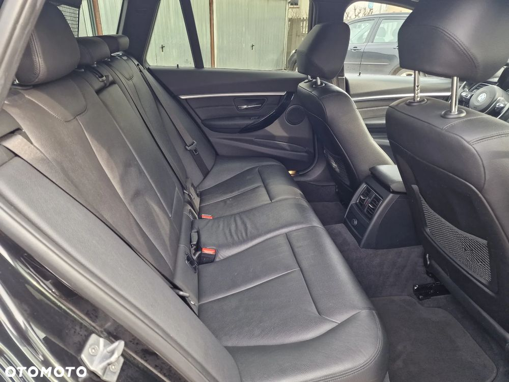 BMW Seria 3 318d xDrive Luxury Line - 19