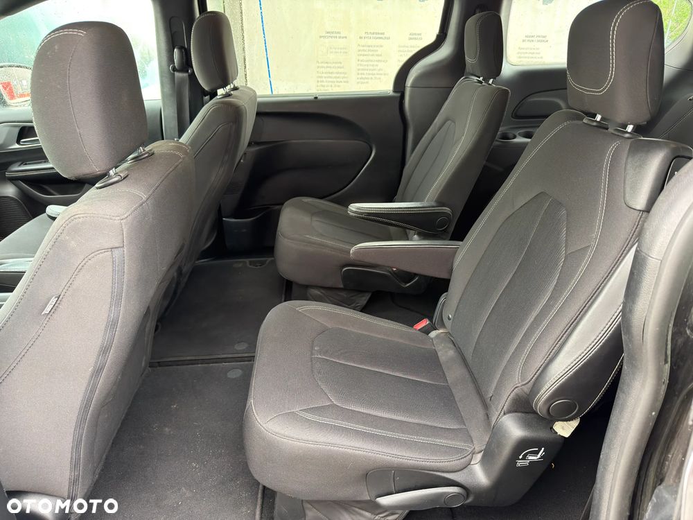 Chrysler Pacifica - 12