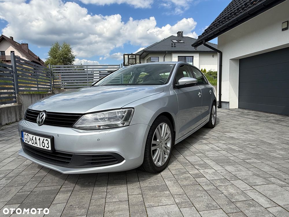 Volkswagen Jetta - 2