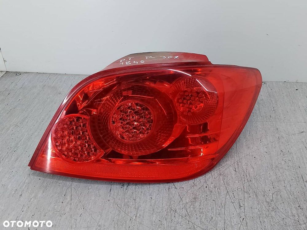 LAMPA TYLNA PRAWA PEUGEOT 307 FL 9655767480 HATCHBACK - 1
