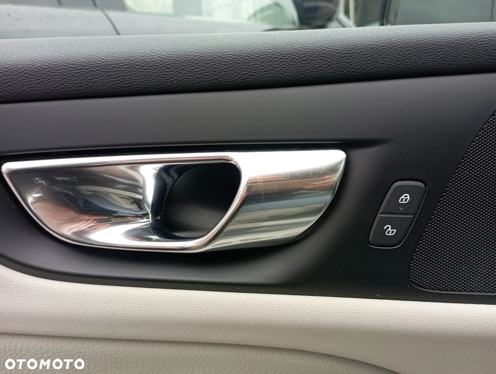 Volvo V60 D4 Momentum Pro - 28