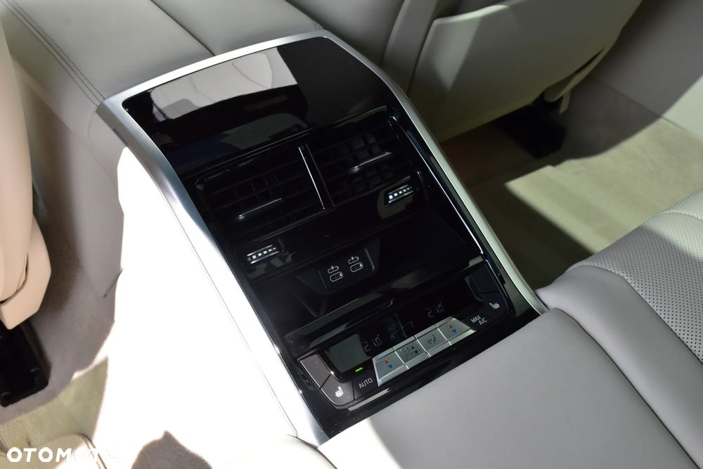 BMW Seria 8 - 23