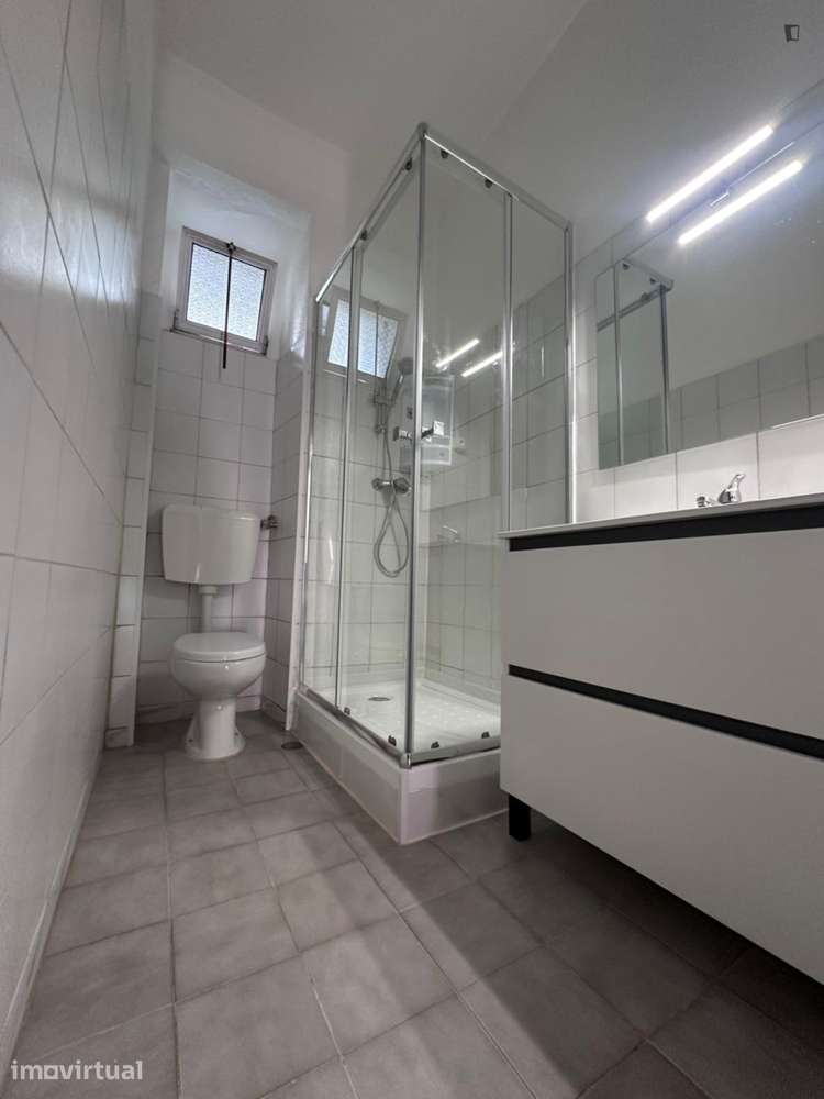 Quarto - localizado em Penha de França Lisbon - Grande imagem: 4/6