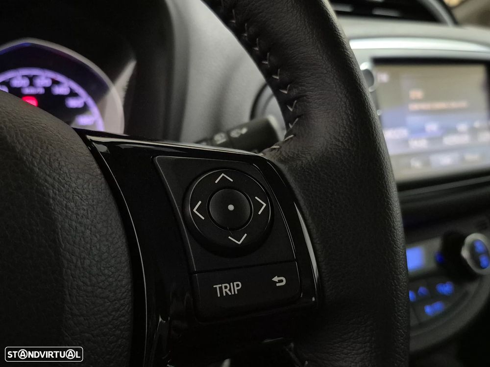 Toyota Yaris 1.5 HSD Comfort +P.Style+P.Techno - 18