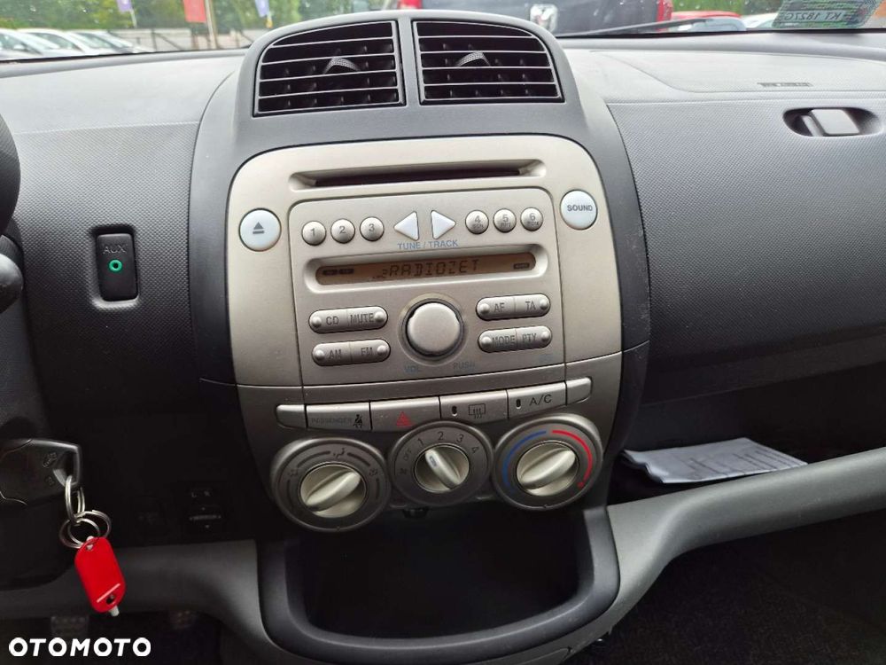 Daihatsu Sirion - 27