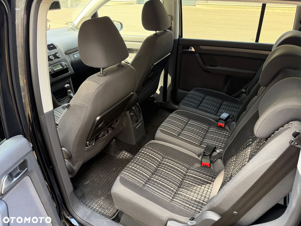 Volkswagen Touran - 14