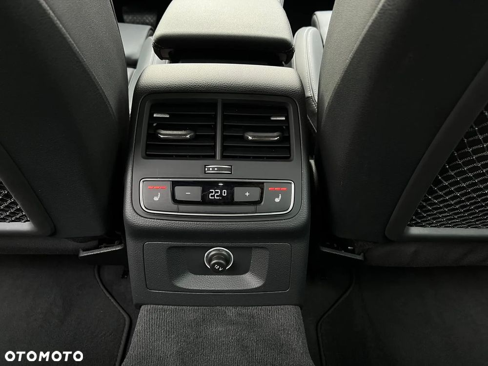 Audi A4 Avant 40 TDI quattro S tronic S line - 30