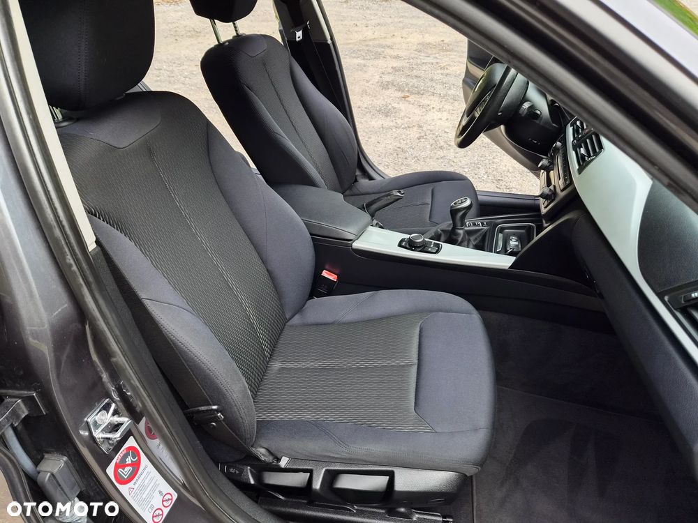 BMW Seria 3 320i - 23