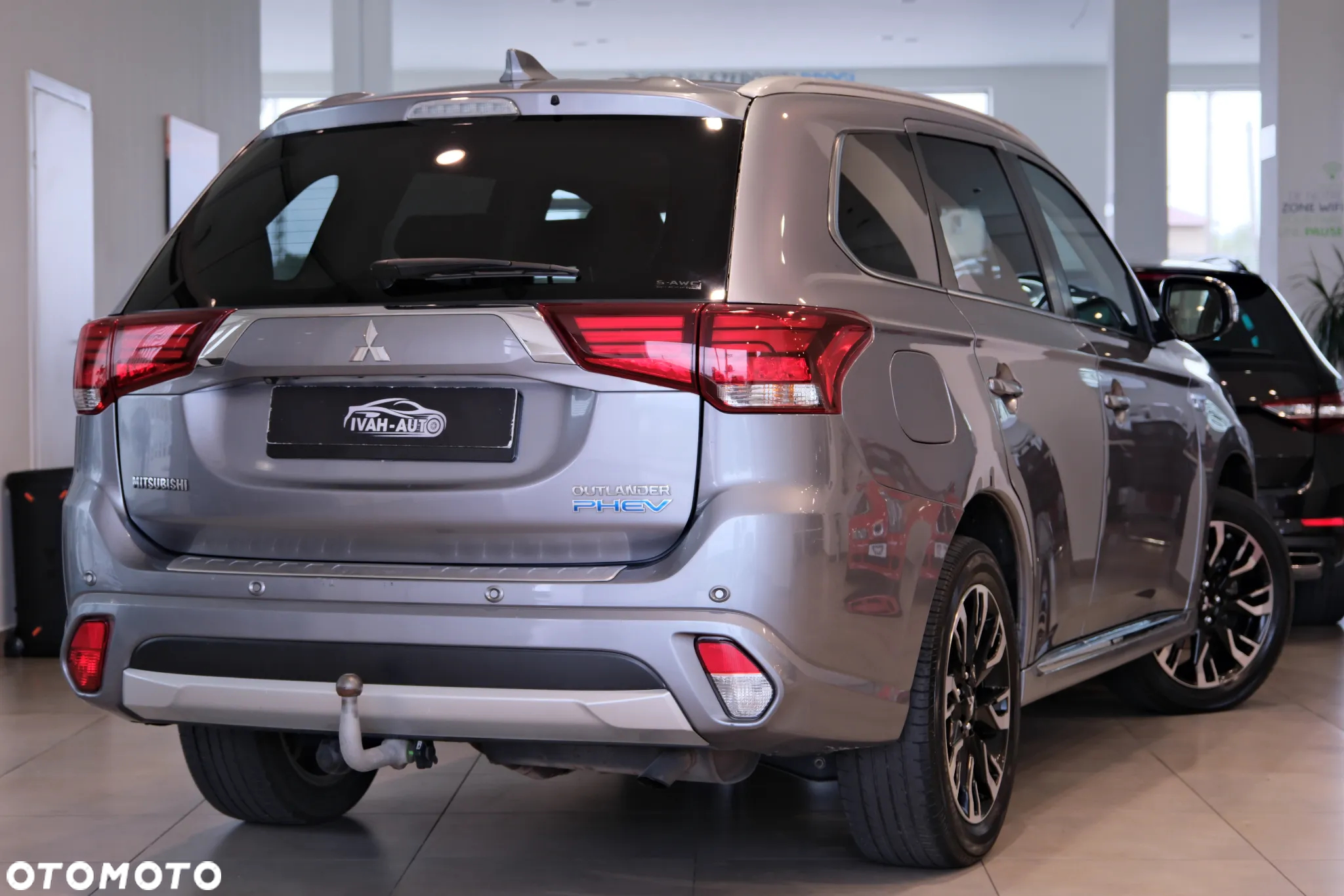 Mitsubishi Outlander 2.0 4WD Plug-In Hybrid - 7