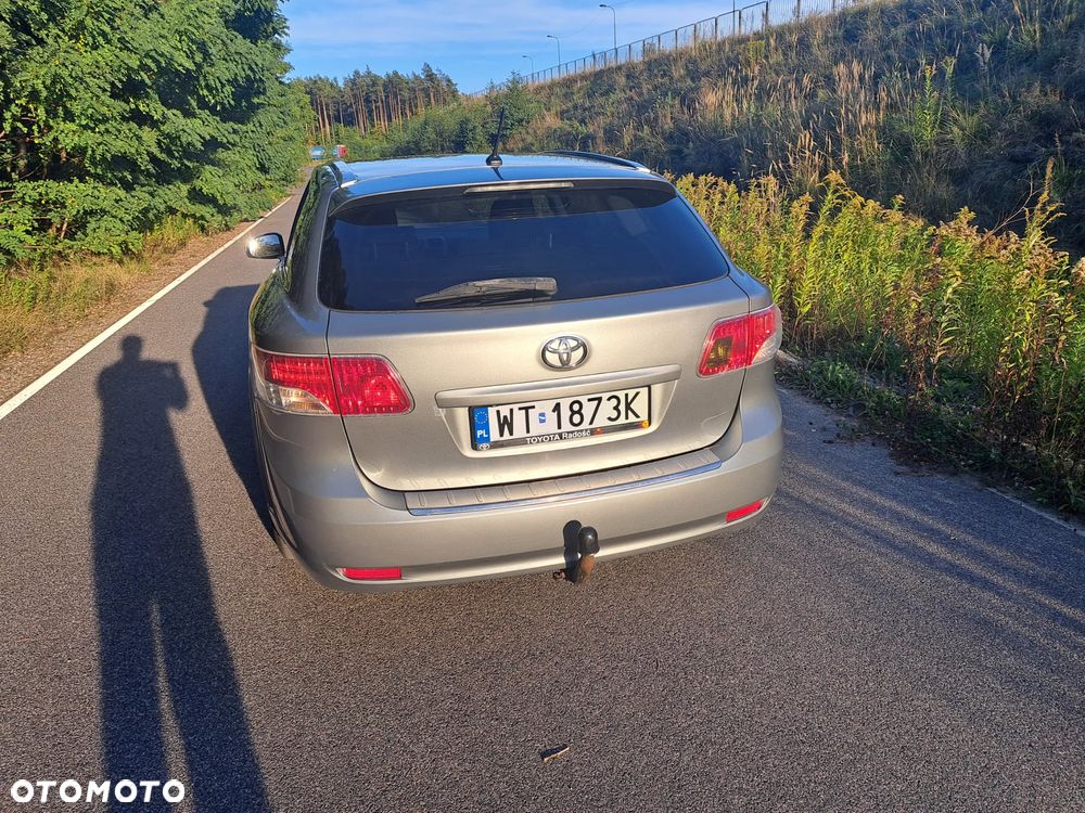 Toyota Avensis - 11