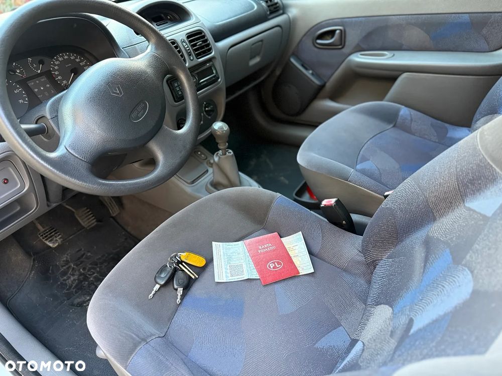 Renault Clio 1.2 16V Authentique - 18