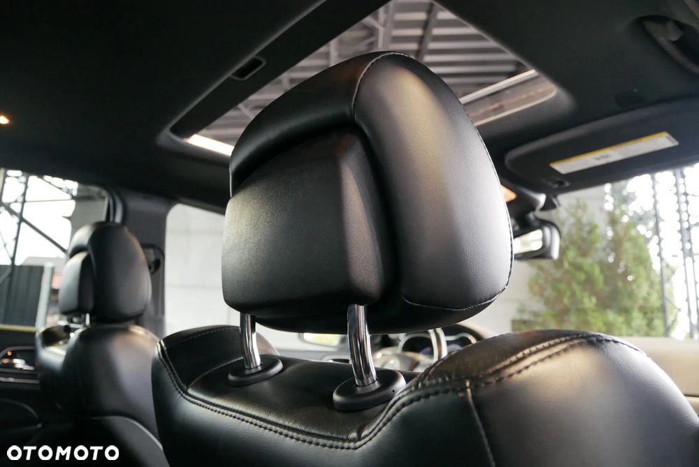 Jeep Grand Cherokee - 27