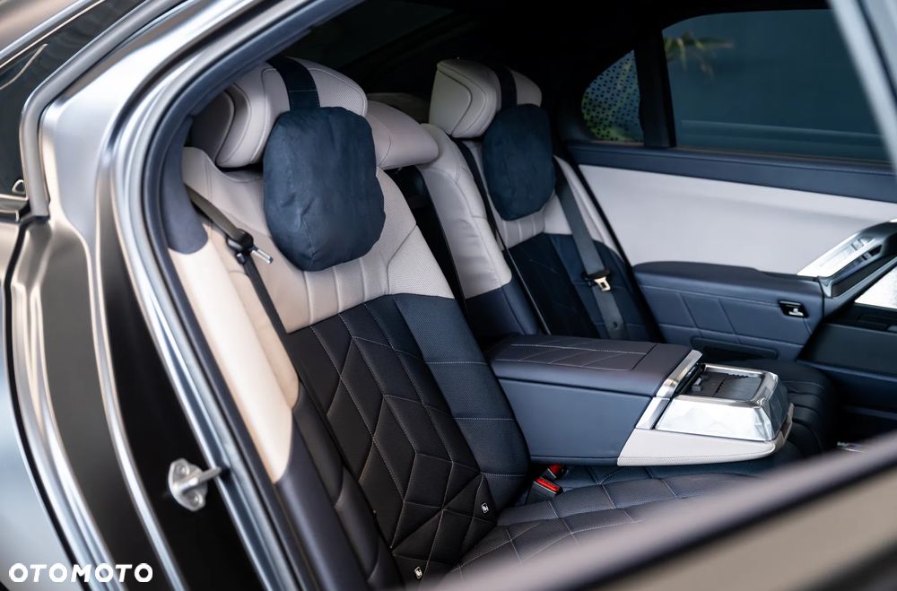 BMW Seria 7 740d xDrive sport - 37