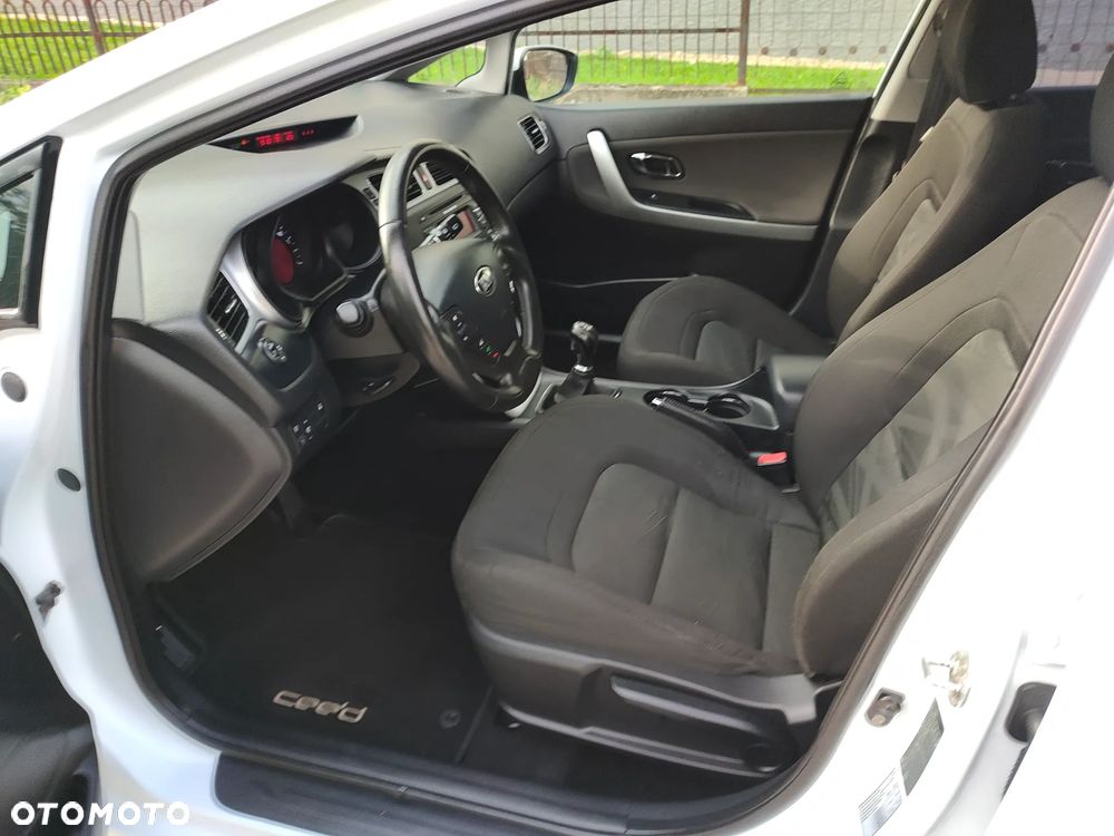 Kia Ceed - 21