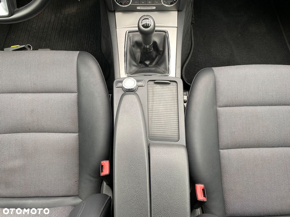 Mercedes-Benz Klasa C 180 T CDI Avantgarde Edition - 31