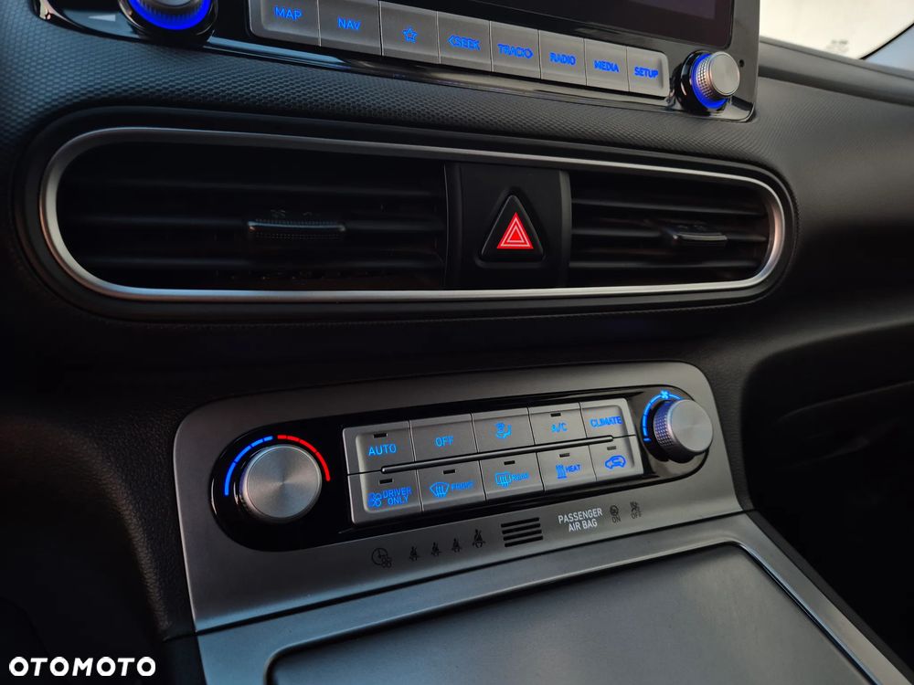 Hyundai Kona 64kWh Premium - 24