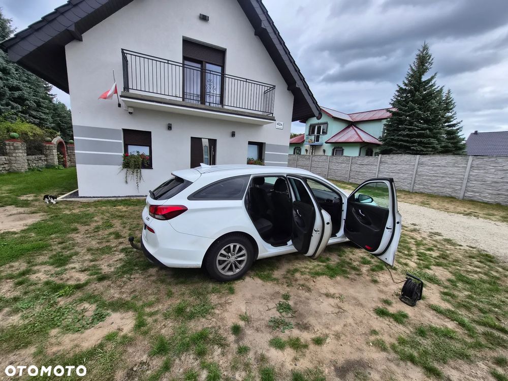 Hyundai i30 1.6 D Comfort - 13