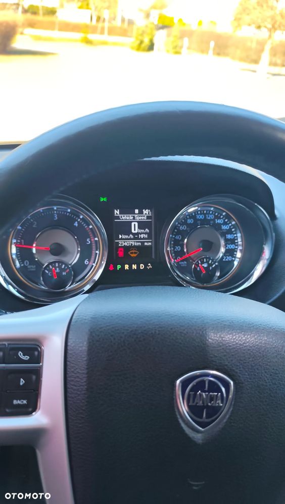 Lancia Voyager 2.8 Multijet 16v Platinum - 9