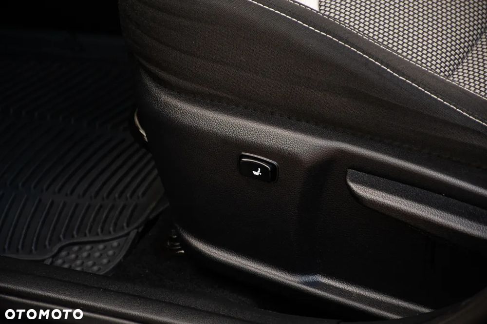 Kia Ceed 1.6 GDI ISG SW Platinum Edition - 38