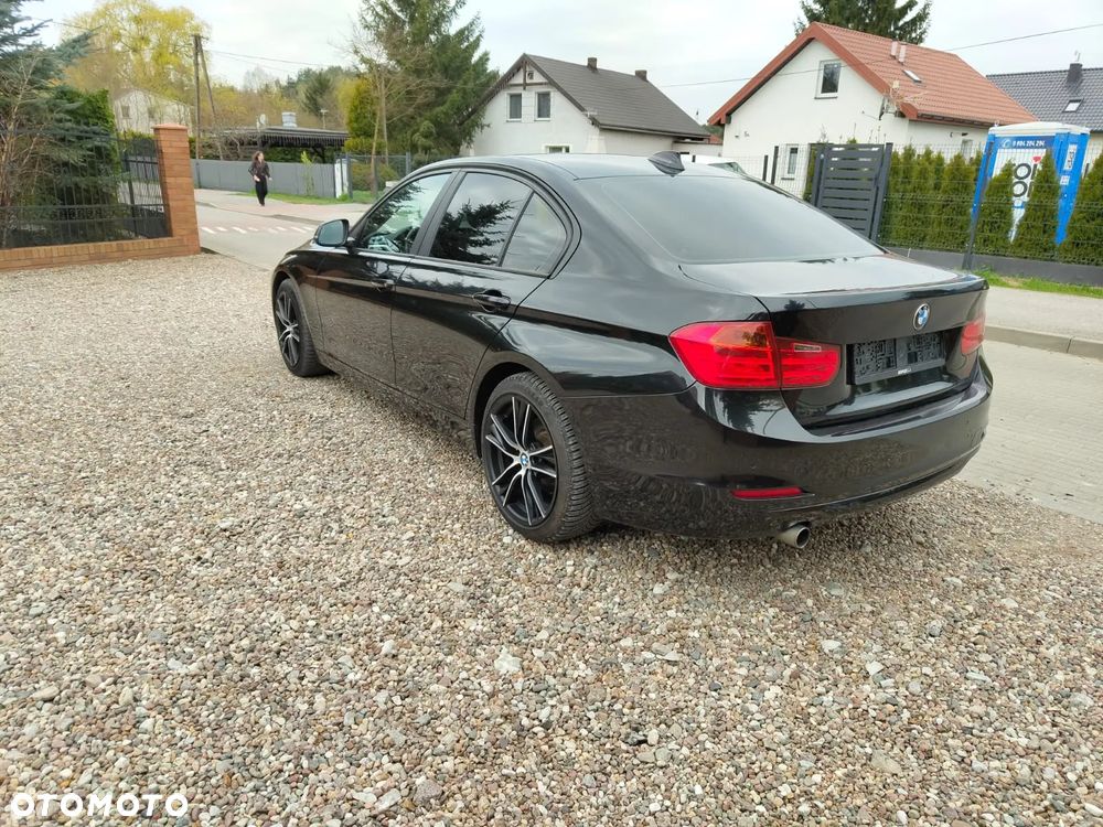 BMW Seria 3 318d Sport Line - 5