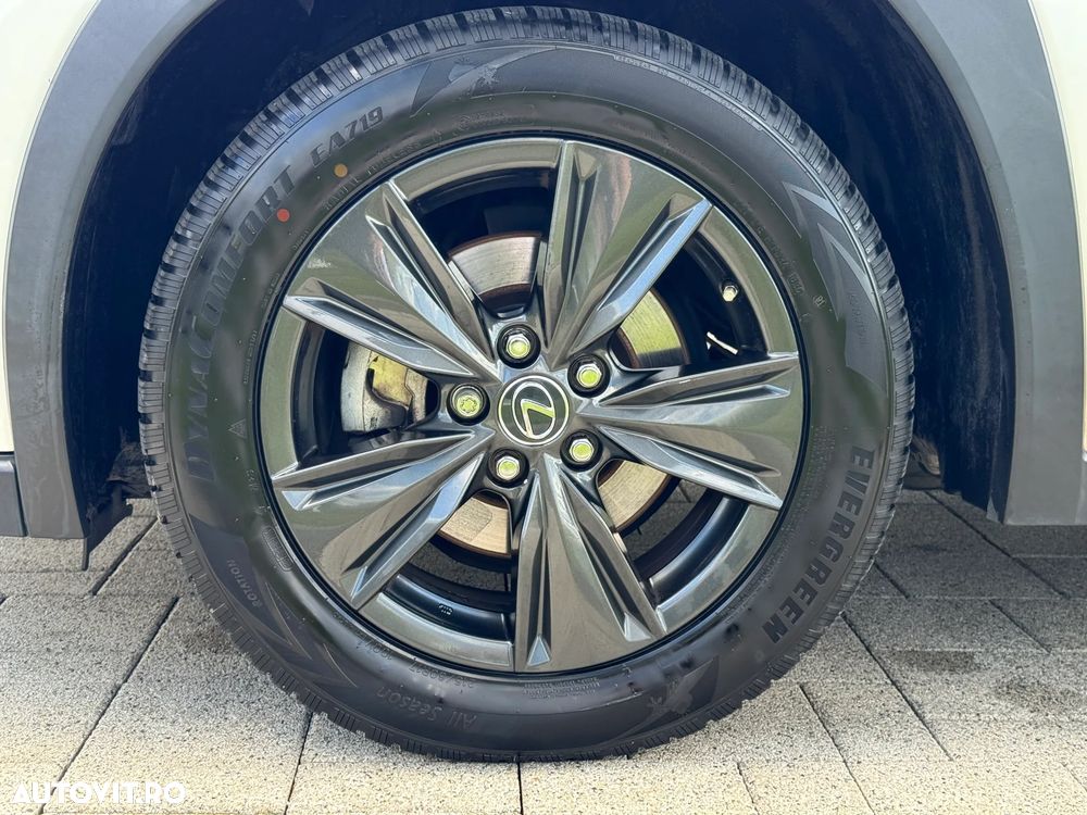 Lexus UX 250h FWD Business - 28