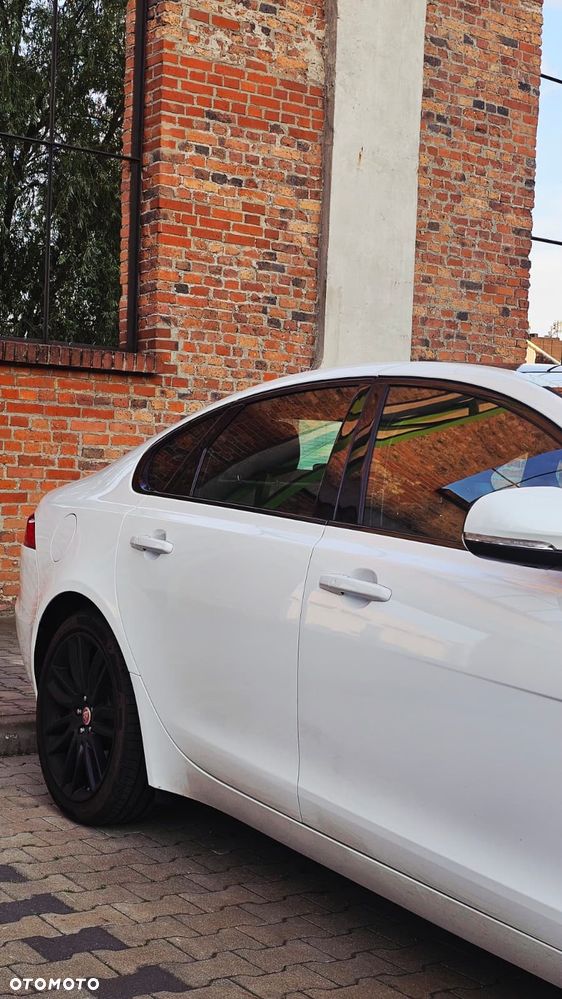 Jaguar XF 2.0 T Prestige - 6