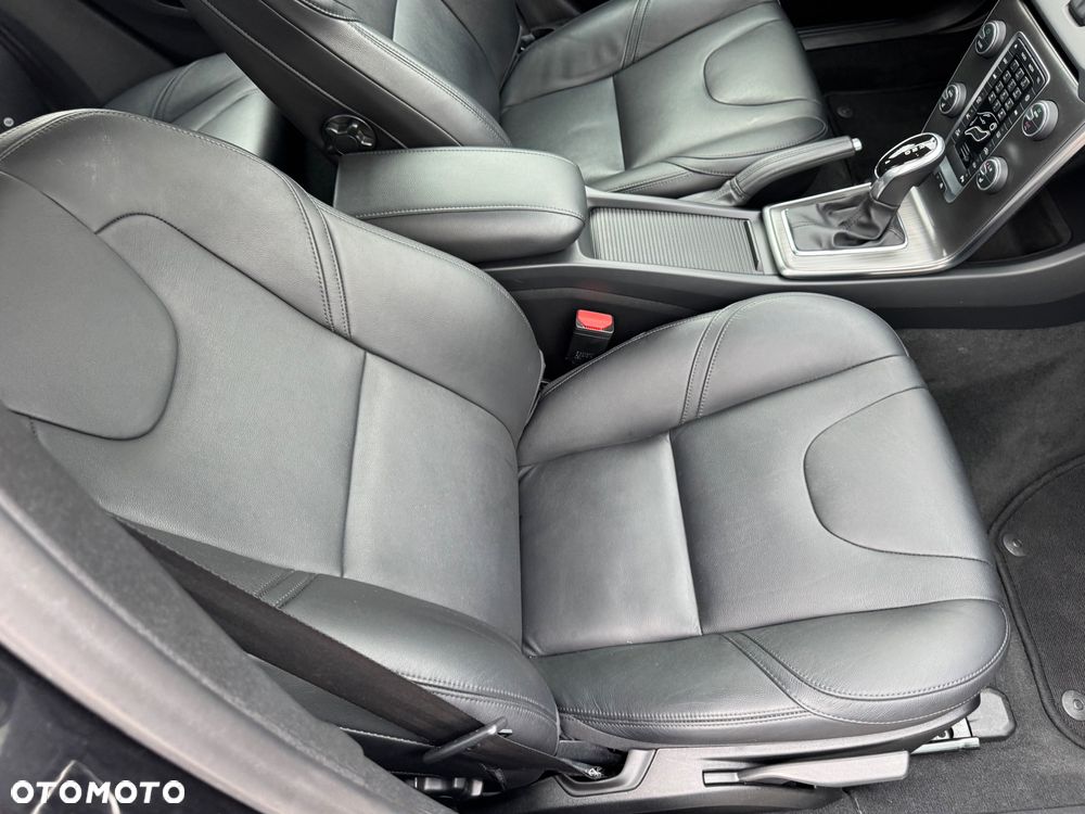 Volvo V40 D4 Geartronic Summum - 24