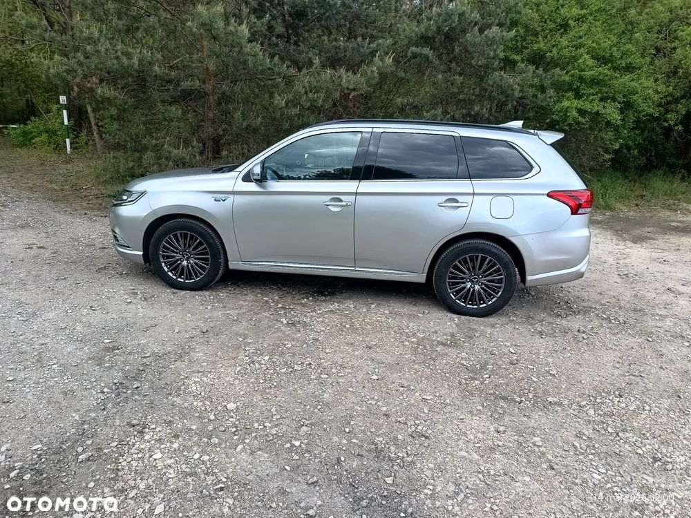 Mitsubishi Outlander - 2