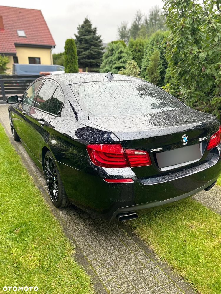 BMW Seria 5 550i - 15