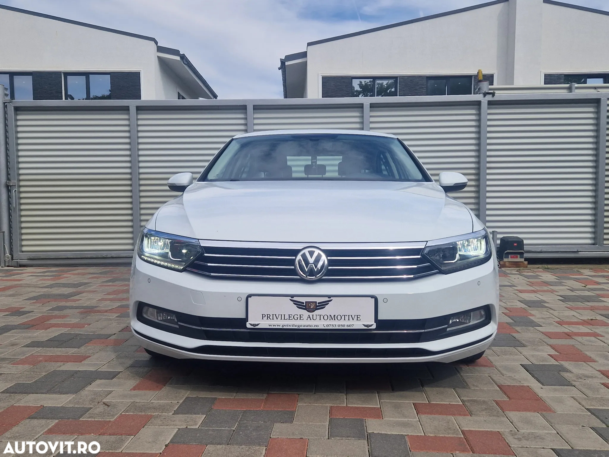 Volkswagen Passat - 2