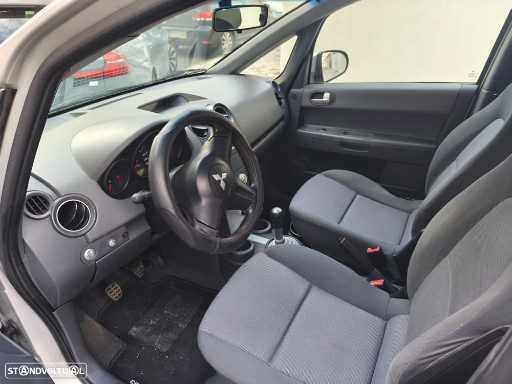 Mitsubishi Colt 1.1 E-motion P.Segurança - 4