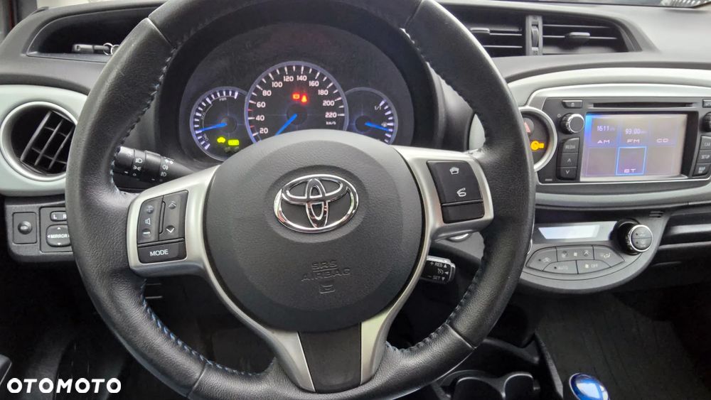 Toyota Yaris Hybrid 100 Sol - 22