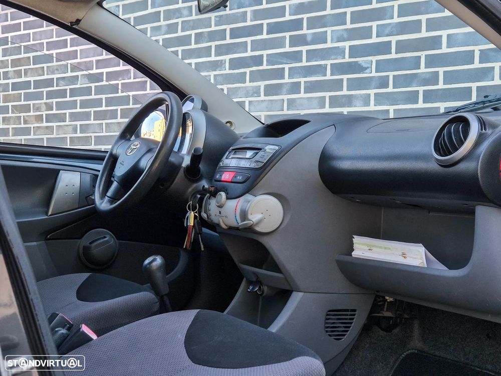 Toyota Aygo 1.0 + AC - 10
