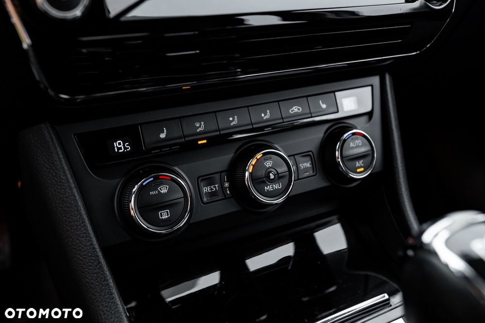 Skoda Superb 2.0 TDI DSG Ambition - 34