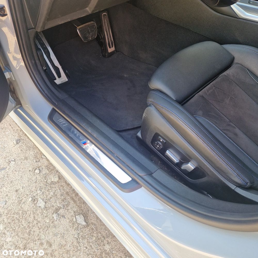 BMW Seria 3 330e xDrive M Sport - 18