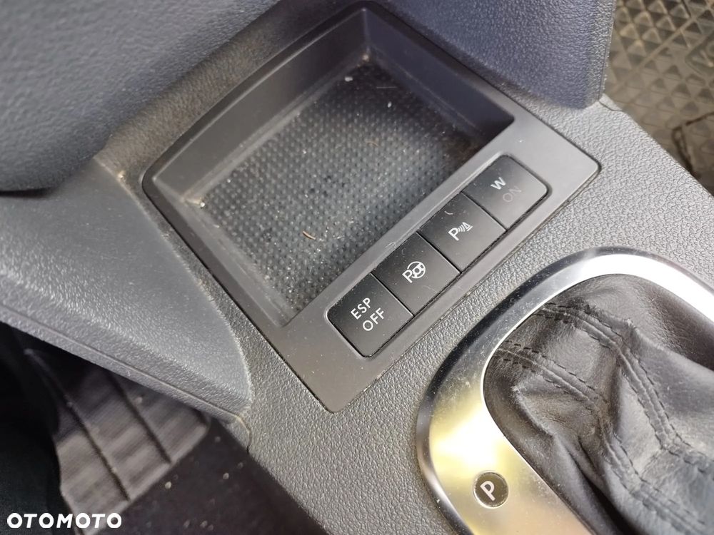 Volkswagen Touran 2.0 TDI DPF Cross DSG - 8