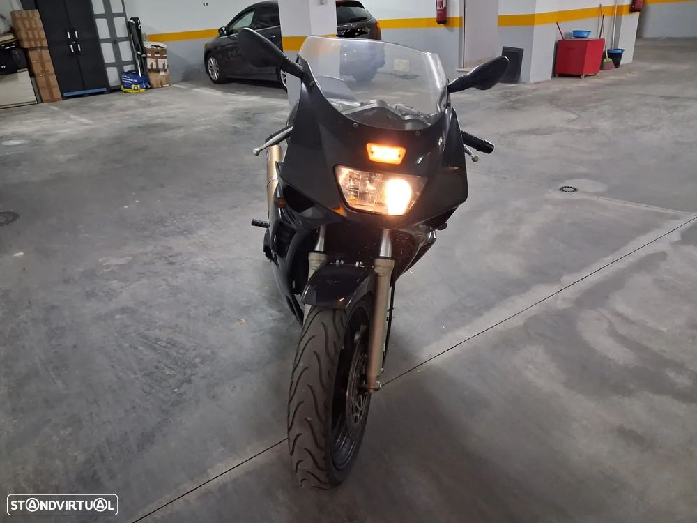 Yamaha FZR - 4